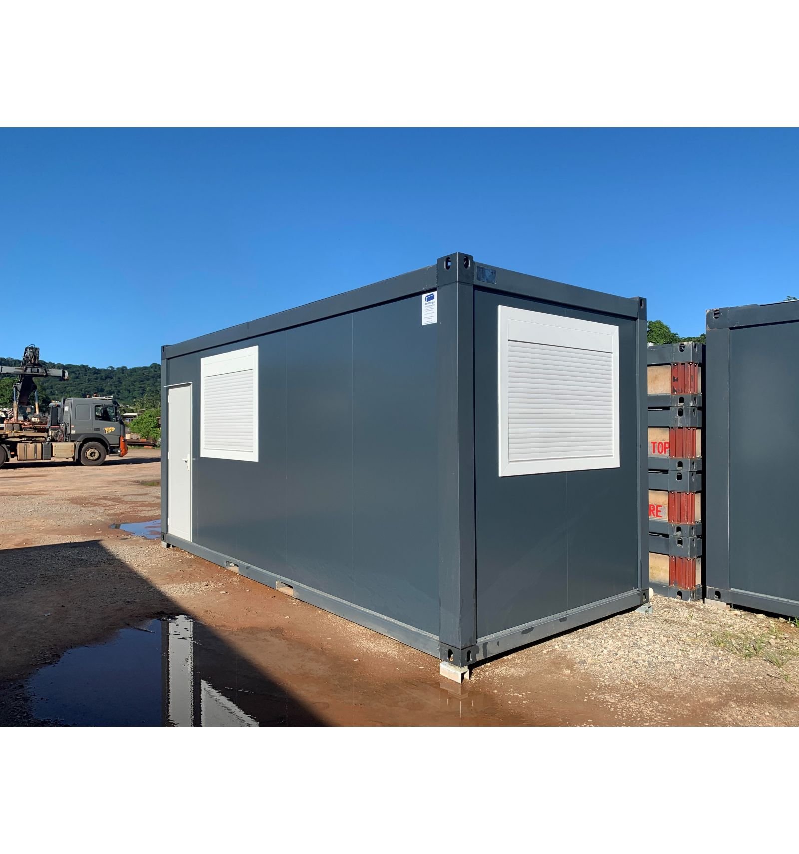 Modulo Prefabbricato Nero – Elegante, Isolato e Multifunzione - immagine 2