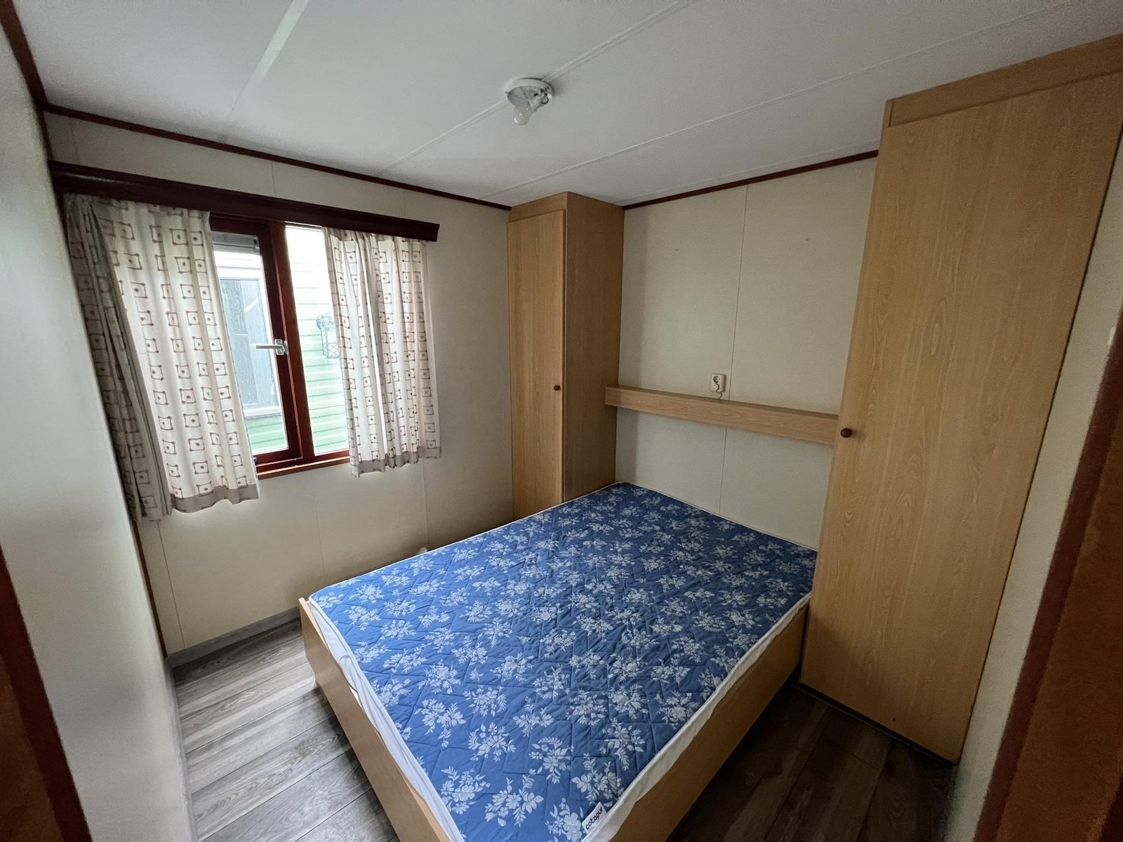 Bellissima e confortevole casa mobile Chalet Wood Gray