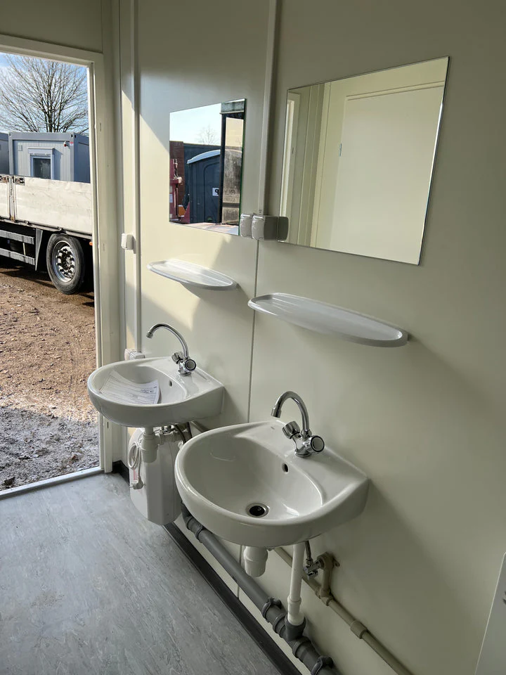 Modulo Sanitario 6×2,44 m con 5 WC - immagine 6