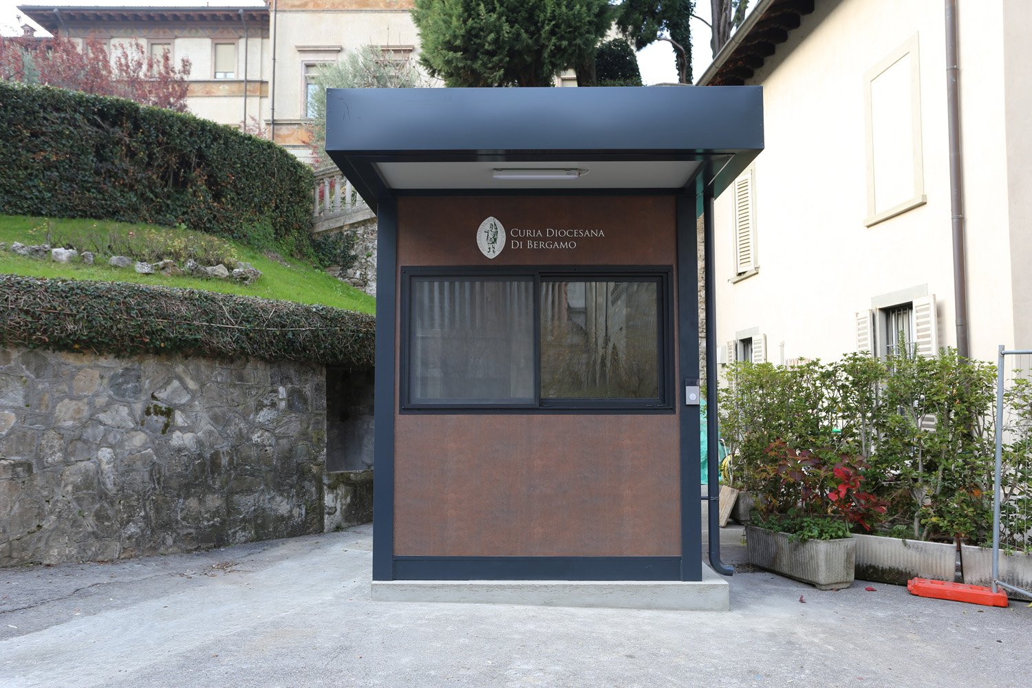 MONOBLOCCO USO PORTINERIA - immagine 4