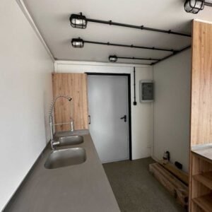 Container ristorante HC da 20 piedi – Disposizione unidirezionale Ideale per la ristorazione mobile o come chiosco di vendita.