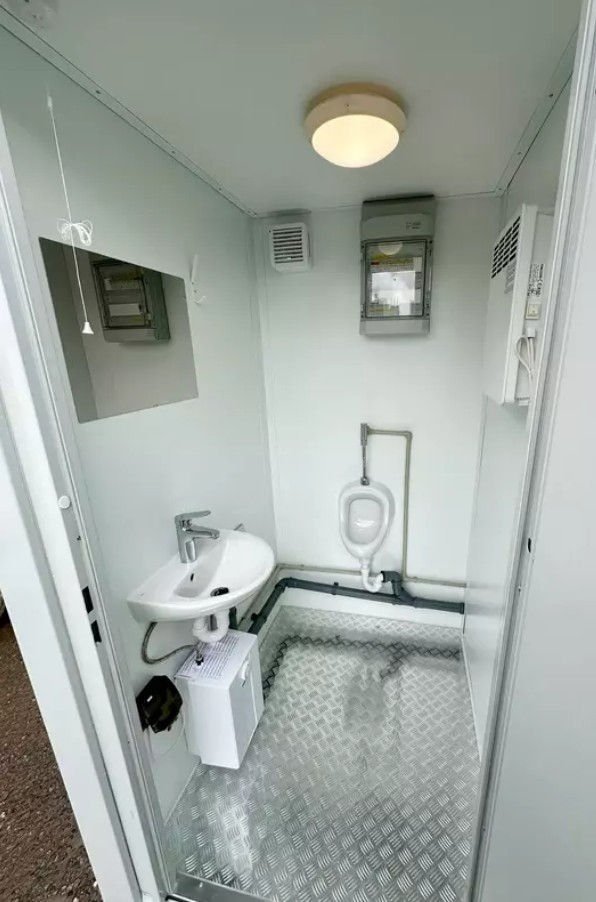 Contenitore sanitario doppio 2,4 x 1,5 m – WC + orinatoio separati - immagine 4